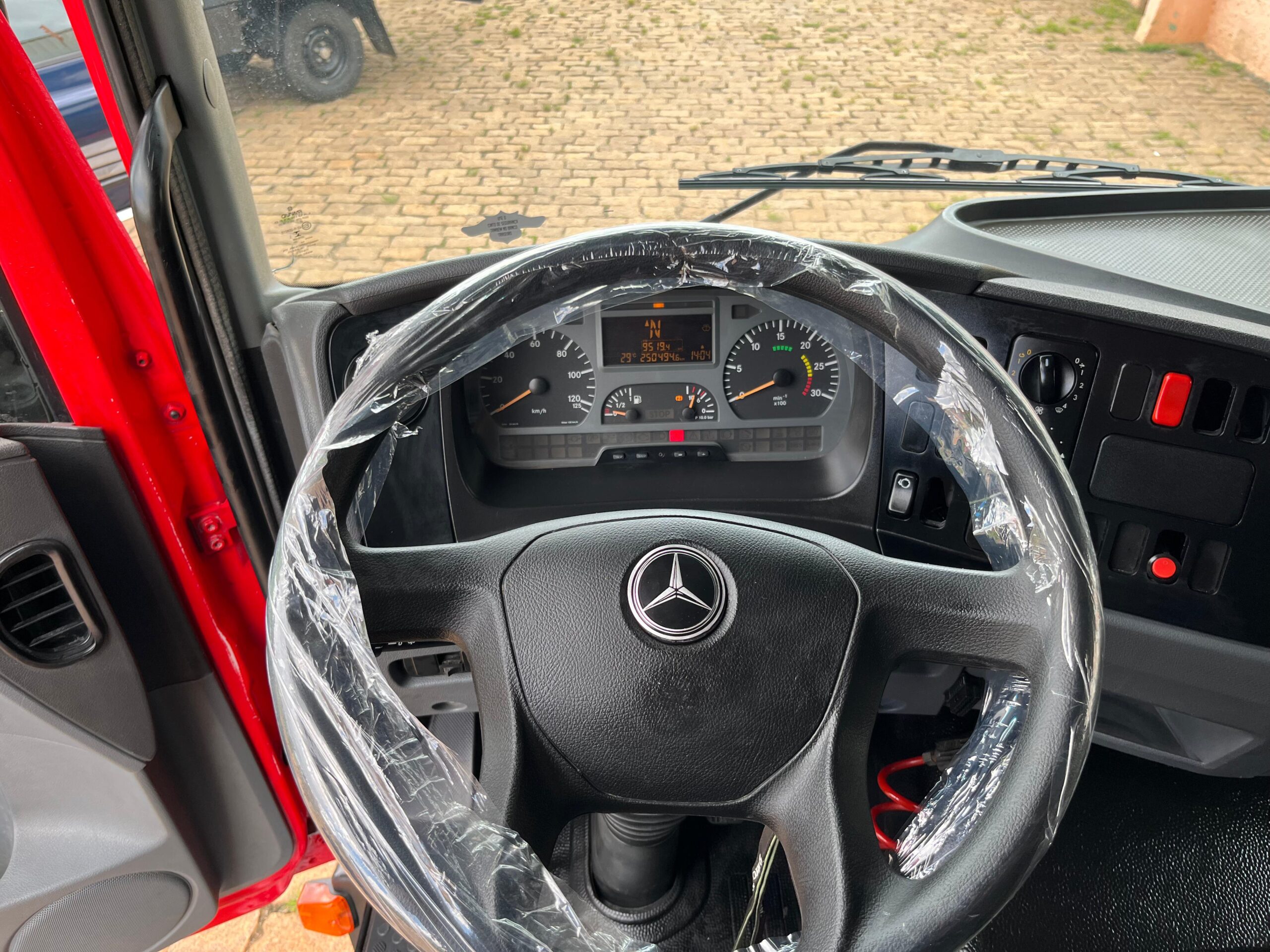 WhatsApp Image 2026-02-05 at 14.15.59